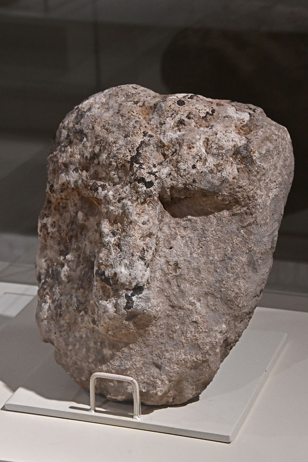 Urfa museum Gbeklitepe Human face Neolithic Age in 2024 7342.jpg