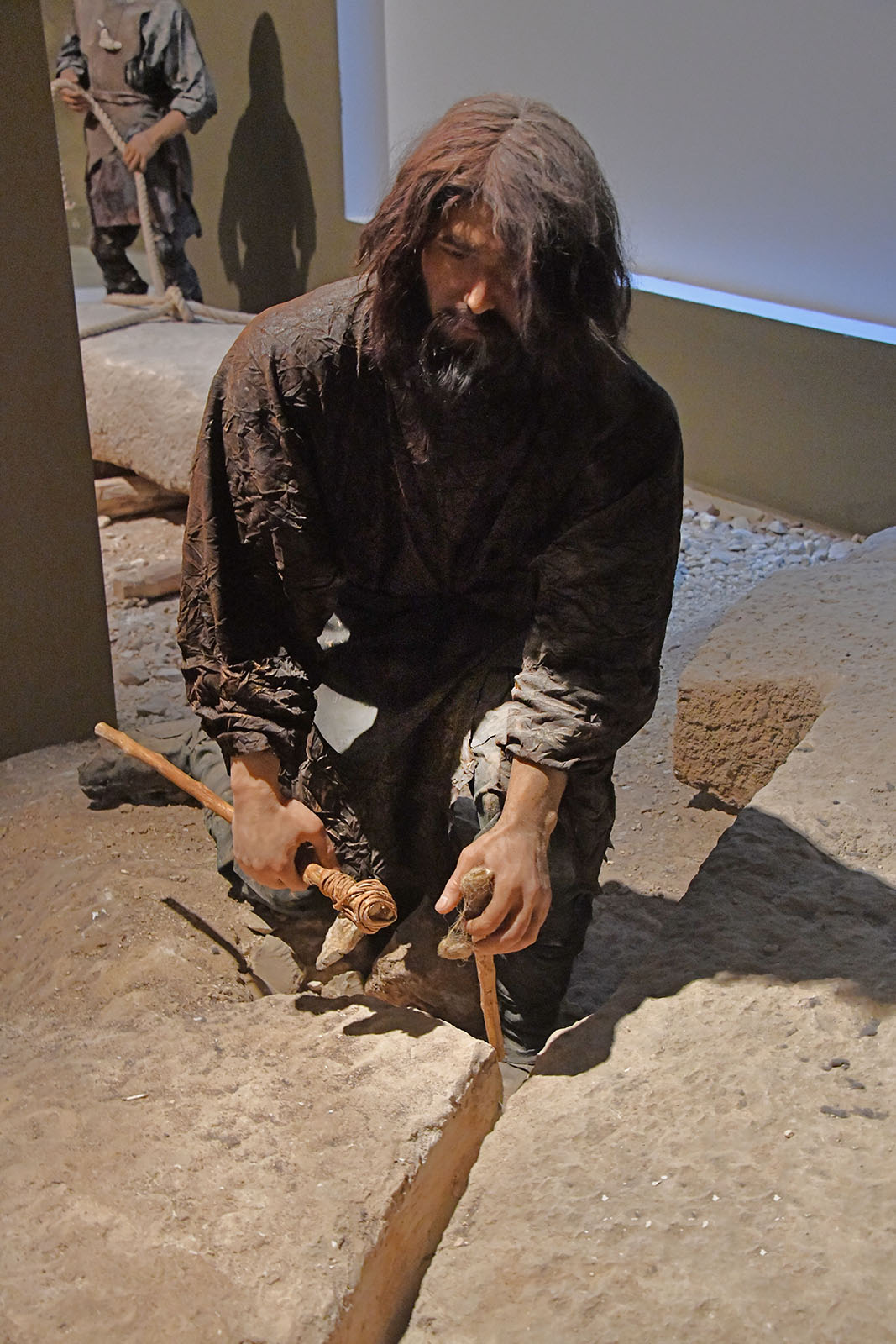 Urfa museum Creating pillars in 2024 7347.jpg