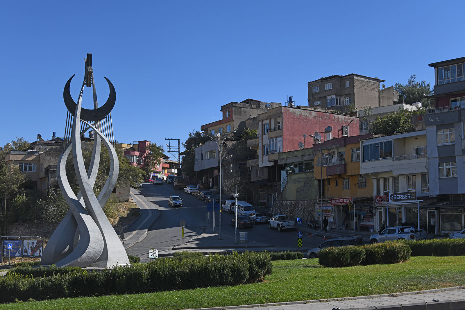 Kahramanmaraş Roundabout on Adnan Menderes Bulvarı 2024 8147.jpg