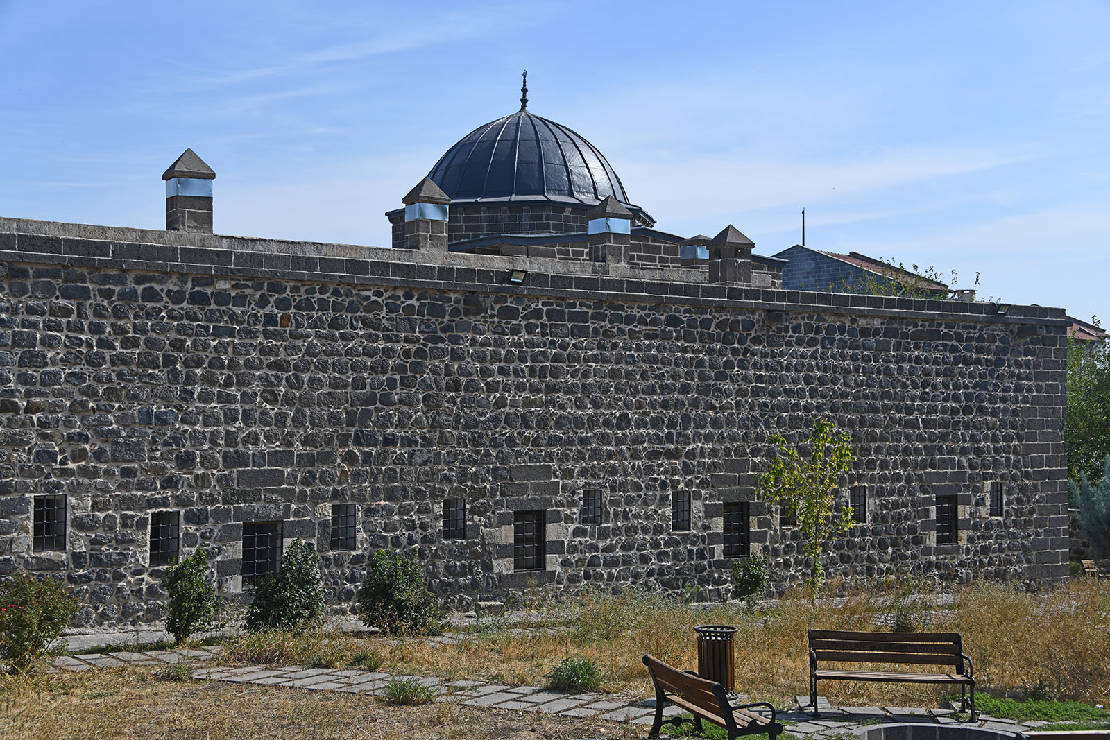 Diyarbakır Hsrev Paşa Cami Exterior in 2024 7096.jpg