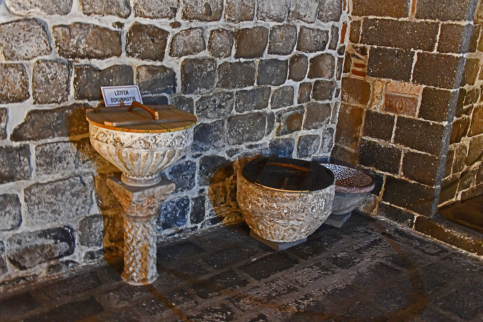 Diyarbakır Syriac Orthodox Church of Virgin Mary Interior Exhibition hall in 2024 7196.jpg