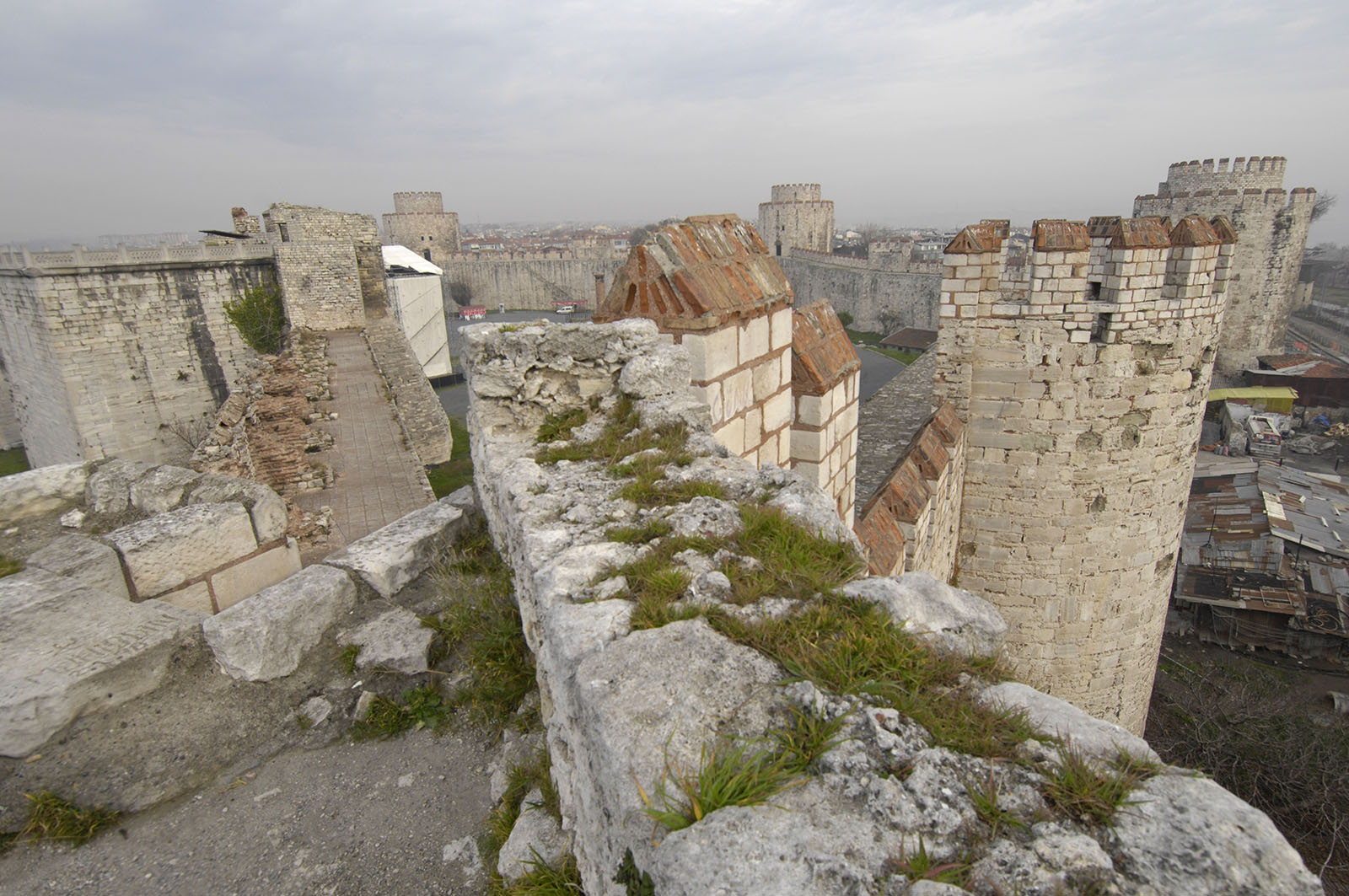 Yedikule View from southwestern point in 2006 3378