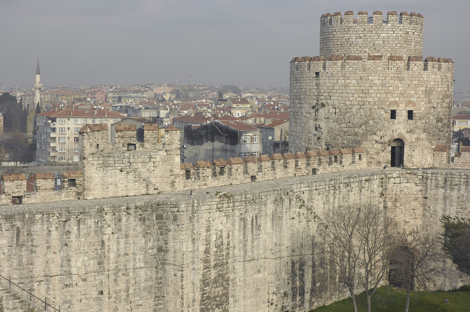 Yedikule North tower from west in 2006 3439