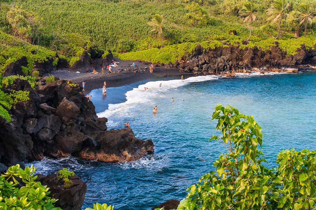 Pailoa Bay Black Sand Beach