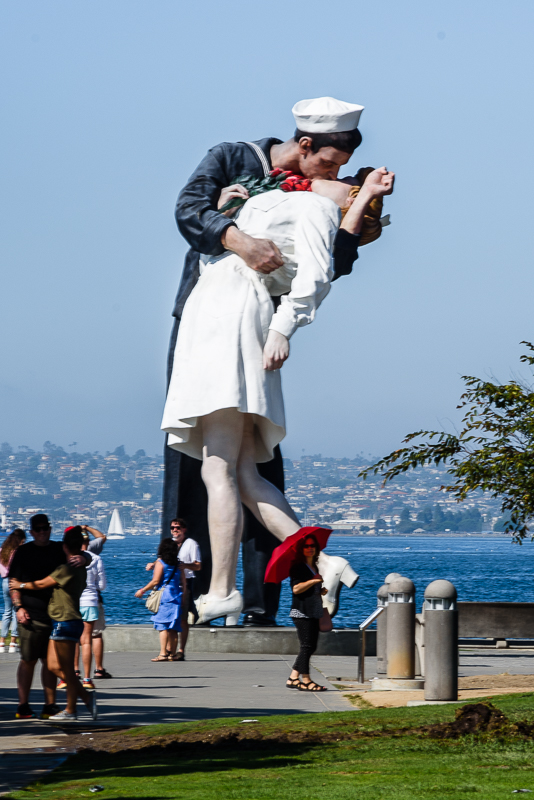 The Kissing Statue