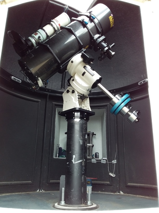 Takahashi FSQ106EDX4 mounted on AP1600GTO
