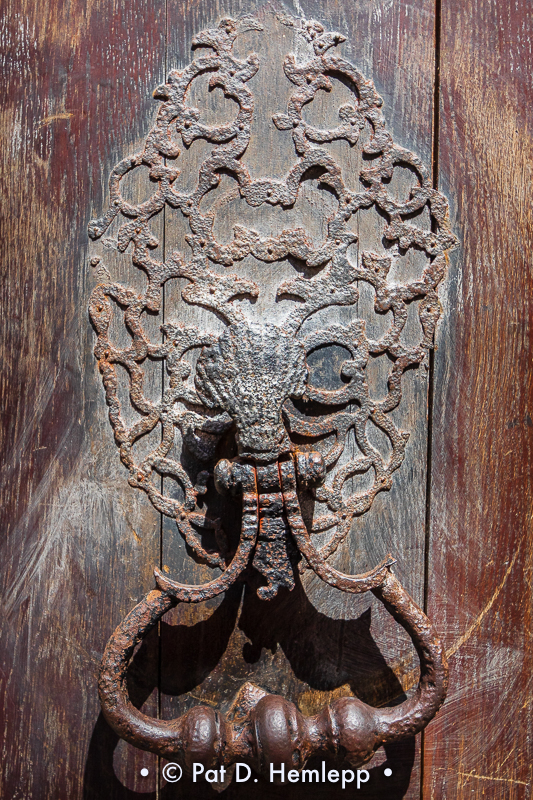 Knocker