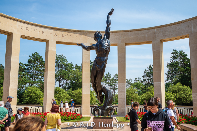 Memorial sculpture