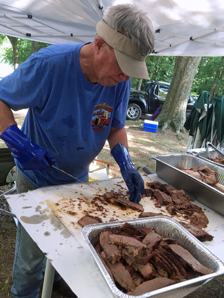 25 Steve cutting his melt-in-your-mouth brisket 2850