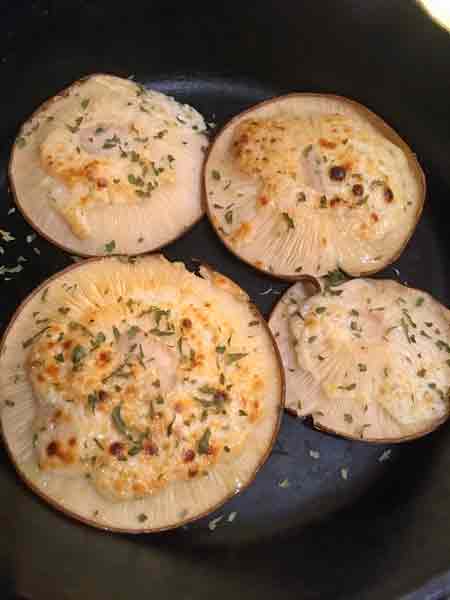 2019 - 29 Broiled Shiitake mushrooms with Boursin cheese 4004