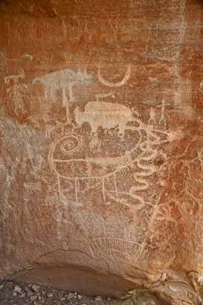 Daddy Canyon petroglyphs - Utah19-2-0160