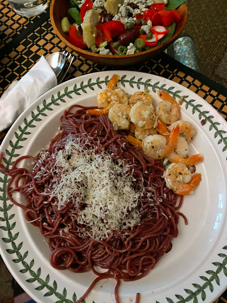 Red pasta with shrimp i4361