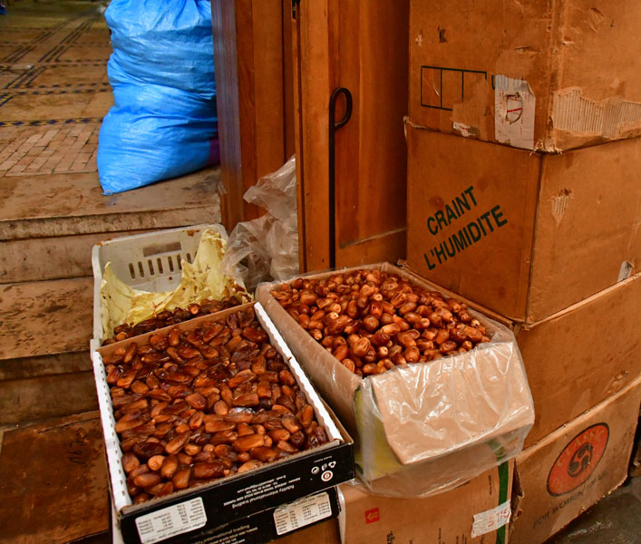 There are a lot of dates in the medina - Moroc-2941