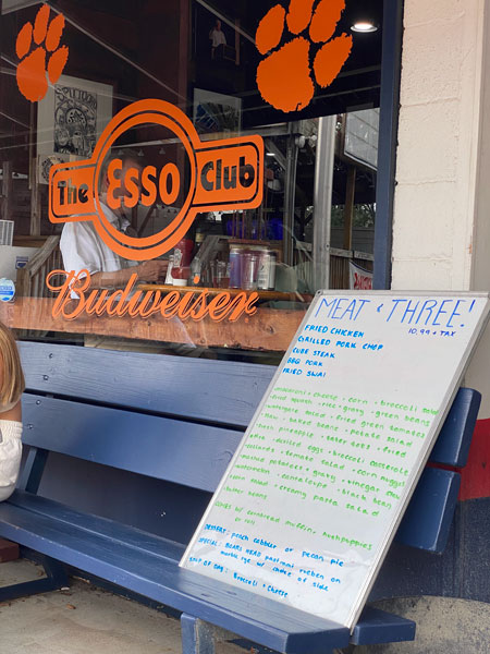 08-17 FINALLY back at the ESSO Club i2895