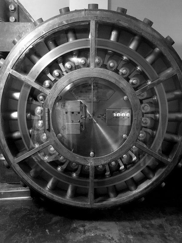Old bank vault door i2754ps-s