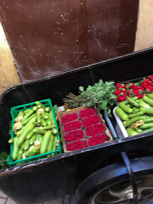 Carting vegetables to stalls - Moroc-i0292