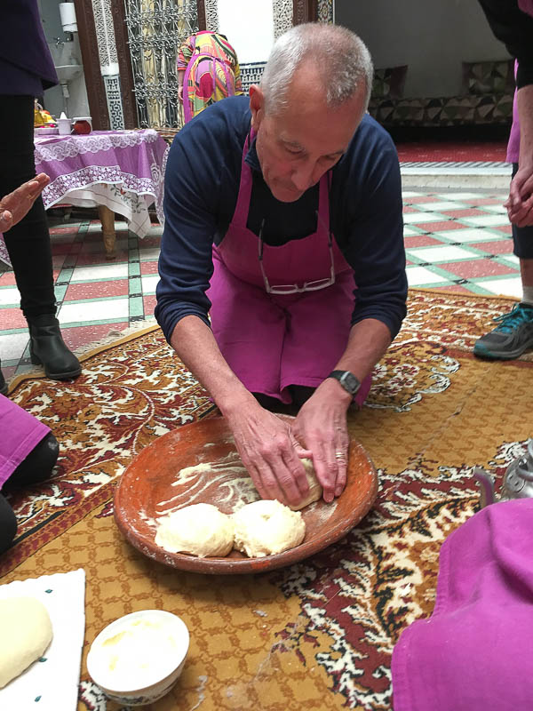 Frank tries making balls of dough - Moroc-i0416