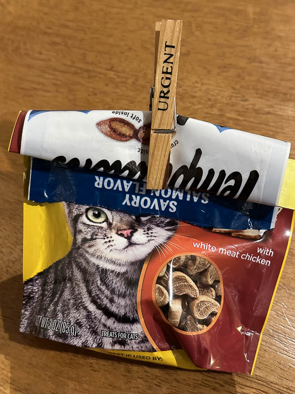 01 26 - If you have a cat you understand - i3853