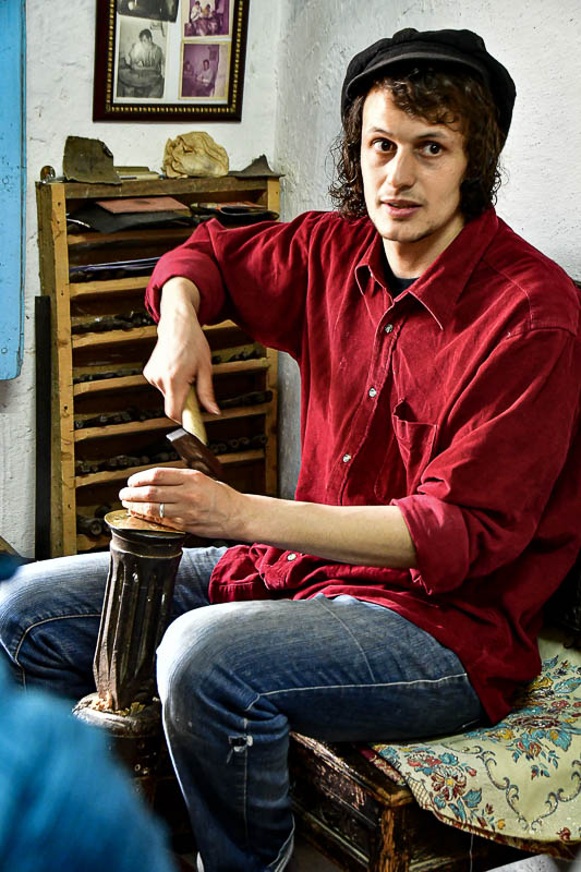 Hamza El Faziki explaining process Moroc-3513