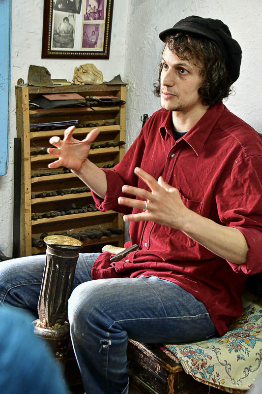 Hamza El Faziki explaining process Moroc-3515