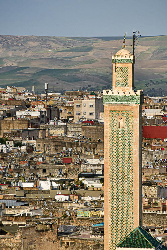 Roof-top view of Fez - The minaret of al Qaraouyine Mosque - Moroc-3578