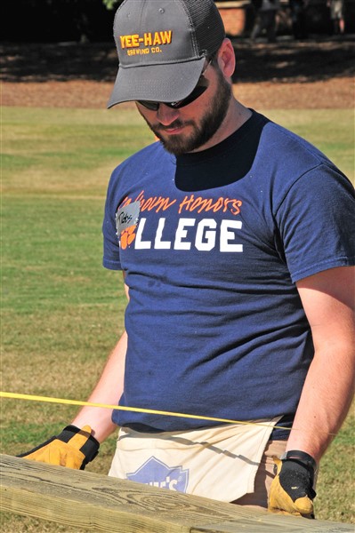 Student volunteer HH16 6856