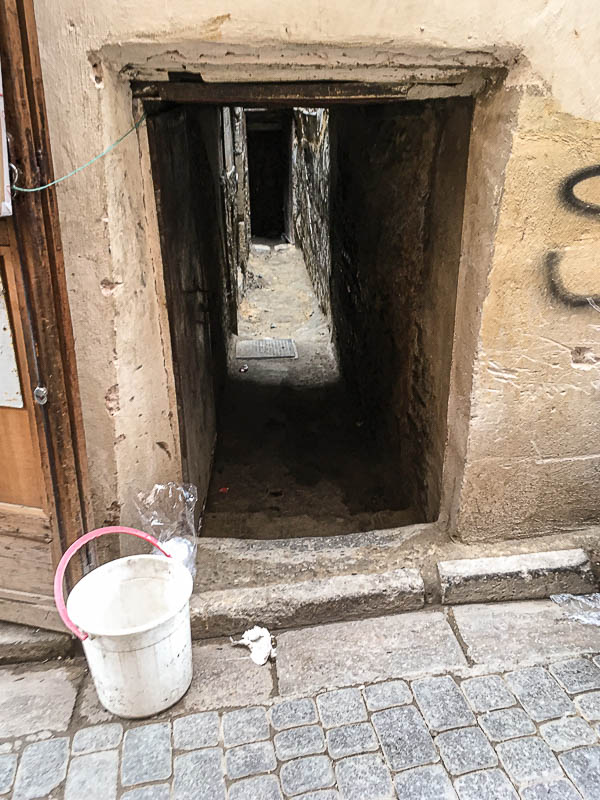 Entrance off of an alley Moroc-0572