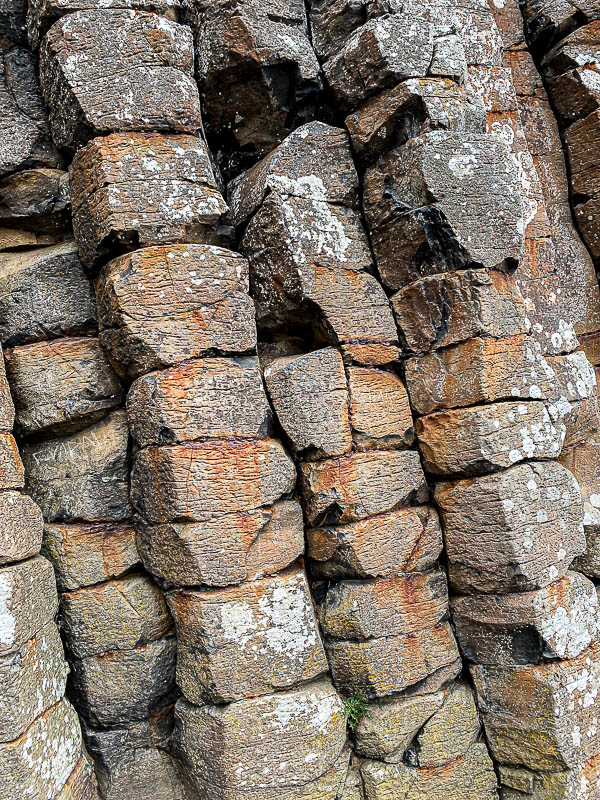 06 13 Fractured basalt columns i0850