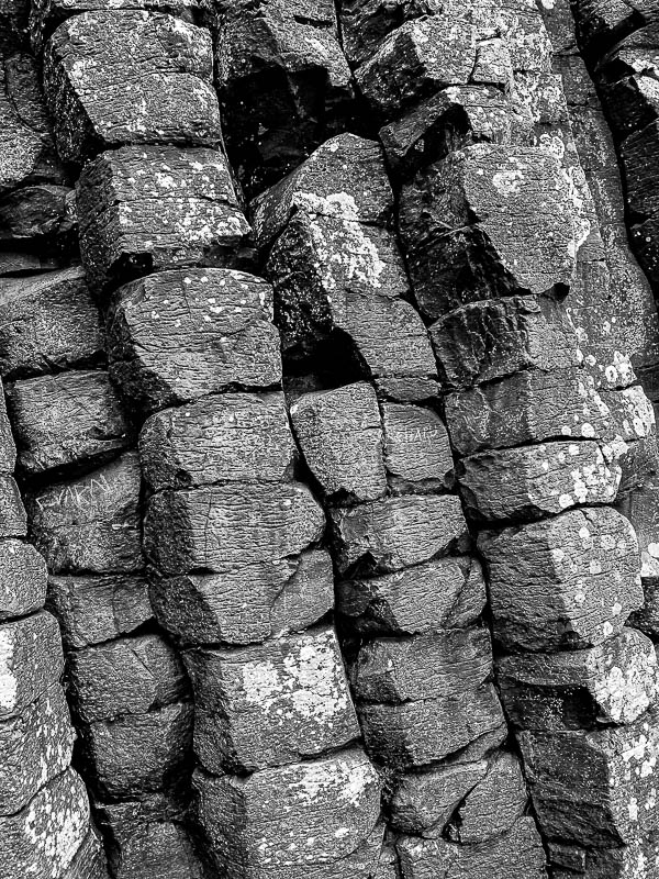 06 13 Fractured basalt columns i0850-2bw