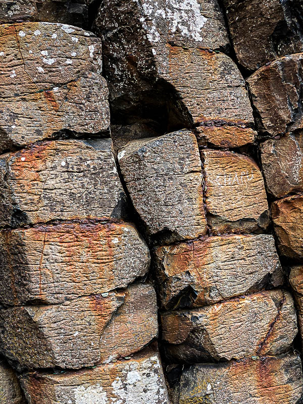 06 13 Fractured basalt columns i0851
