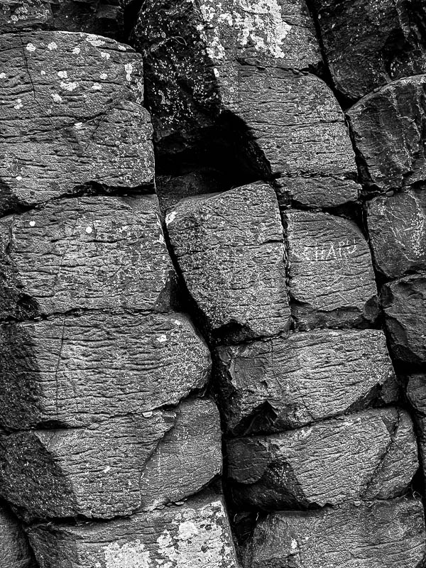 06 13 Fractured basalt columns i0851-2bw