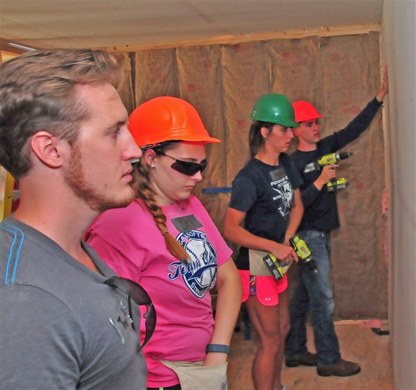 Student volunteers HH16 7250