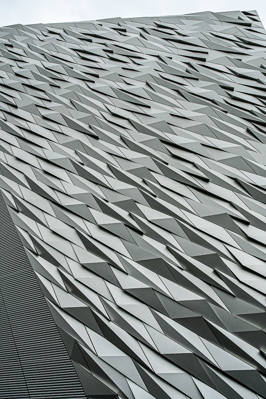 06 13 Titanic abstract sculpted building 5136