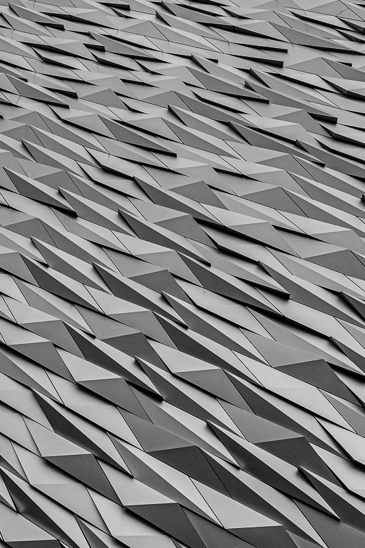 06 13 Titanic abstract sculpted building 5136crbw