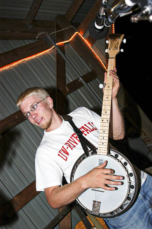 20110728 2419 Pickin' it