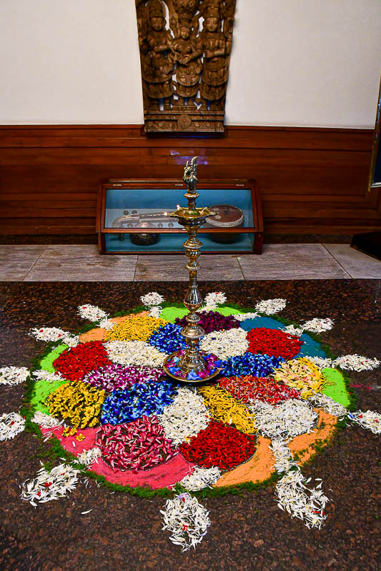 09 04 Hotel lobby flowers India-2-2320
