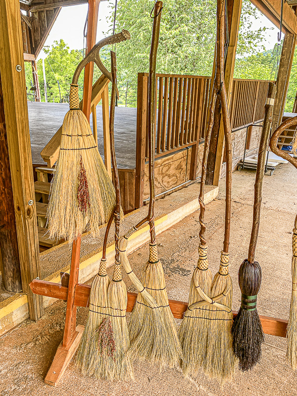 07 01 Broom making i1565