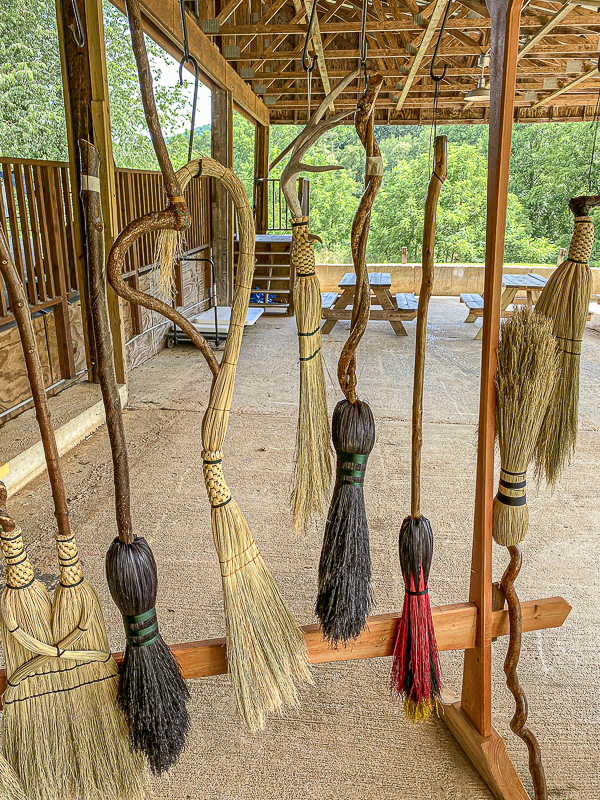 07 01 Broom making i1566