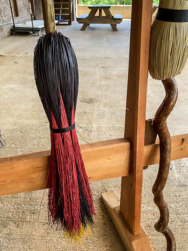 07 01 Broom making i1567