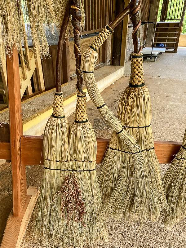 07 01 Broom making i1568