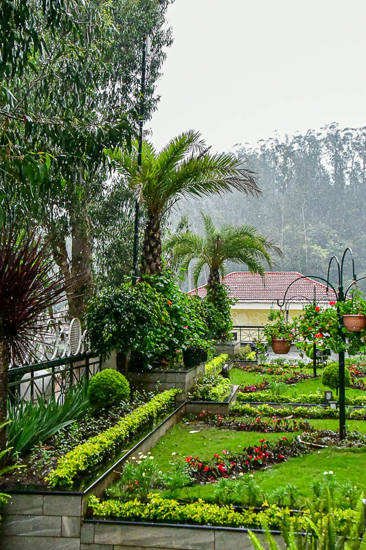 09 04 Hotel garden India-2-2330