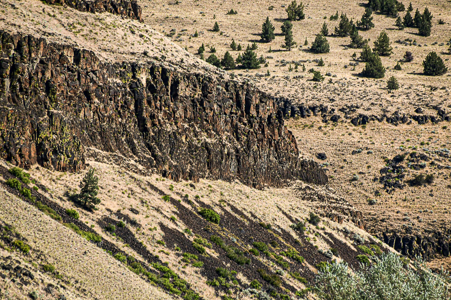 07 18 Basalt columns from overlaid lava flows 7701