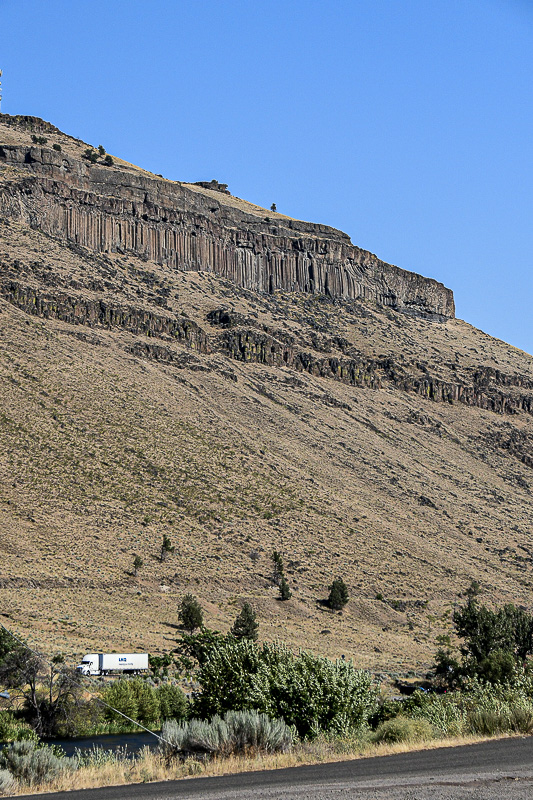 07 18 Basalt columns from overlaid lava flows 7703