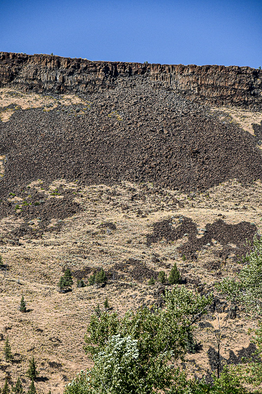 20240718 Basalt columns and scree from overlaid lava flows 7711
