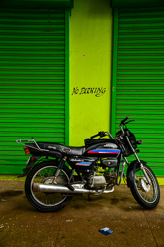 09 04 Oh, they do that here too! India-2-2408
