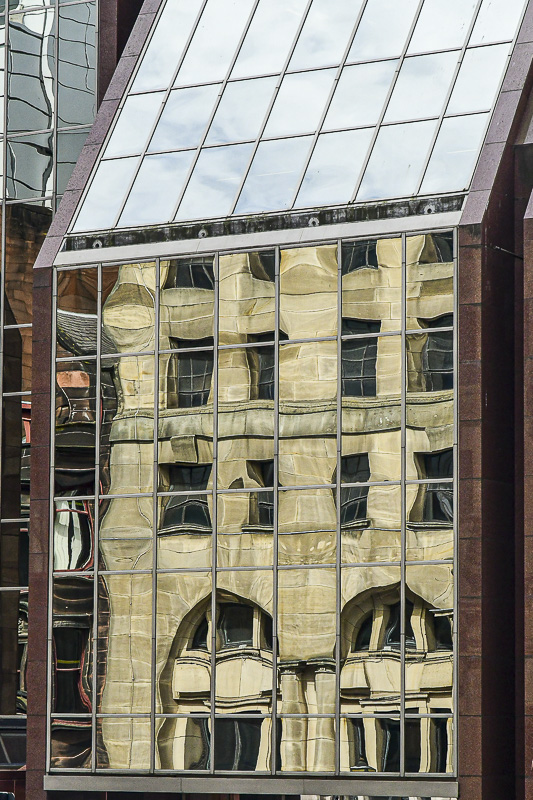 06 15 Glasglow reflections 5229