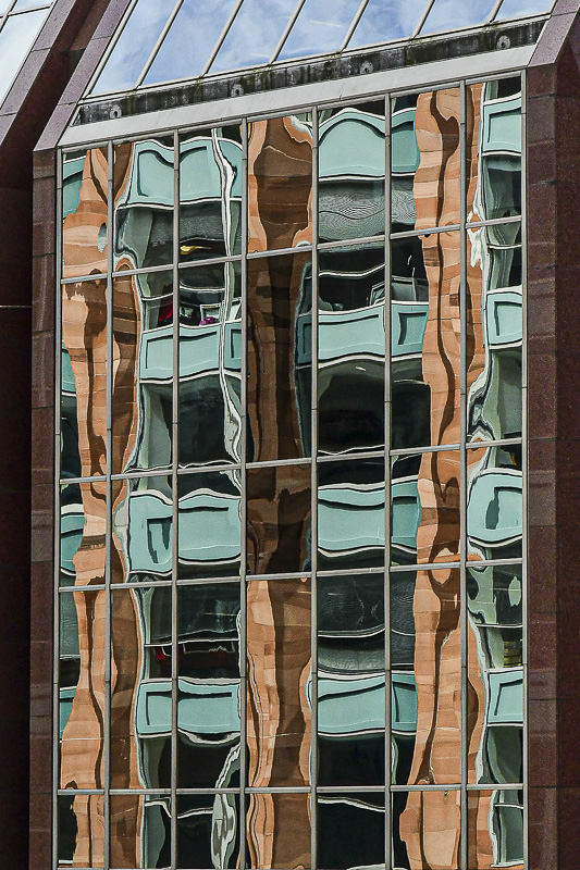 06 15 Glasglow reflections 5230