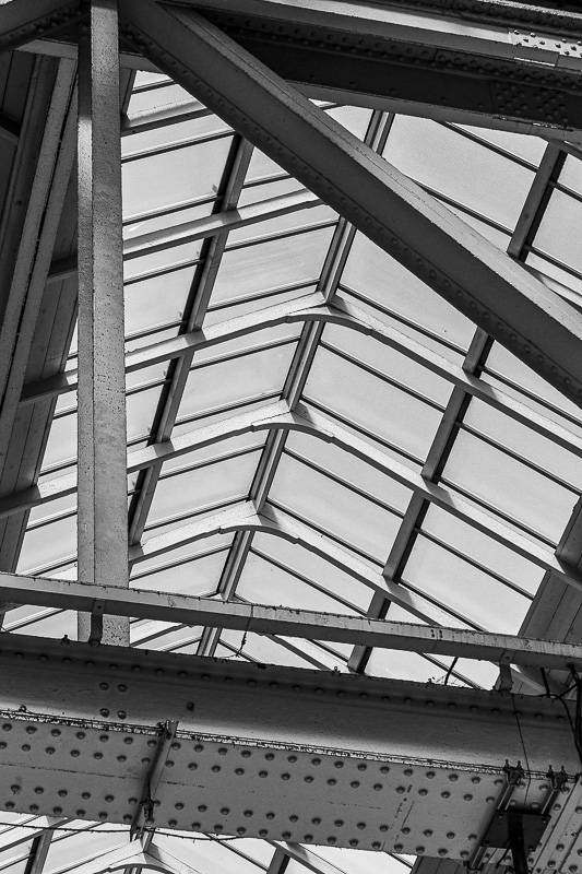 06 15 Glasglow train station 5238bw