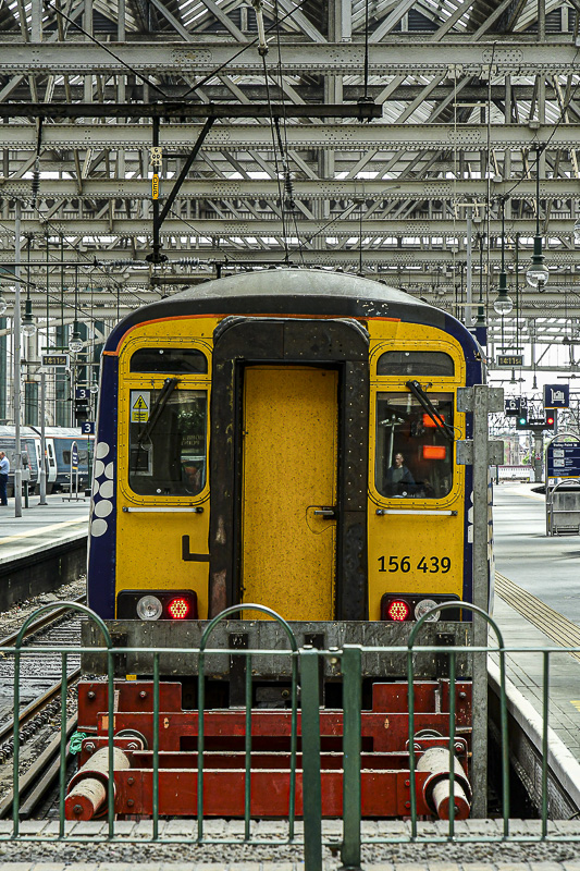 06 15 Pulling out of Glasglow train station 5239