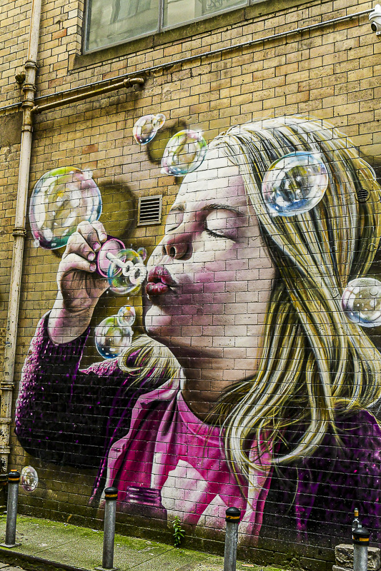 06 15 Wall bubbles 5243